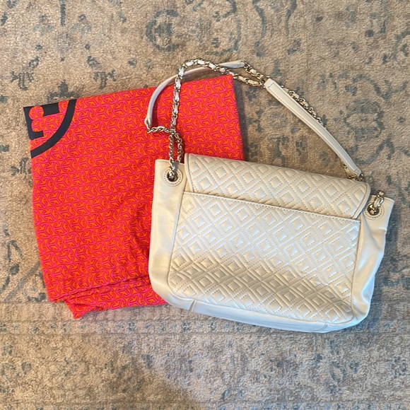 Tory Burch Designer Marion Small Quilted Leather Shoulder Bag - white and gold - Picture 2 of 7